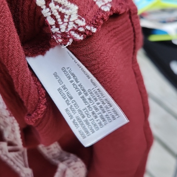 Embroidered Moon Neck Tank - Picture 5 of 5